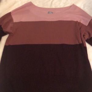 Women’s long sleeve sweater! Size XS!